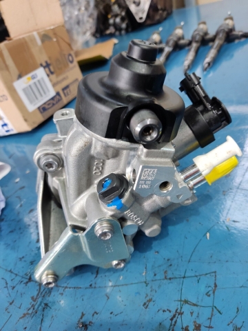 Pompa bosch cp4 0445010704 DACIA RENAULT 167007358R